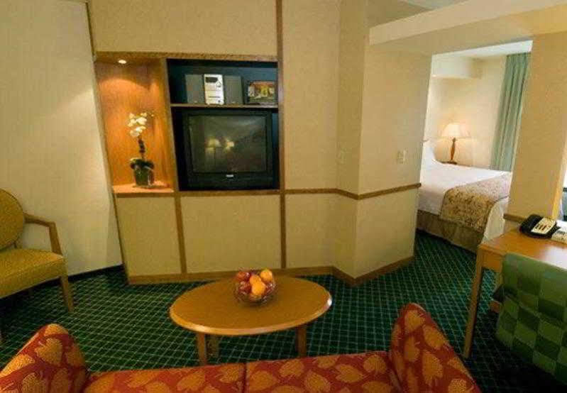 Fairfield Inn & Suites Valparaiso Bagian luar foto
